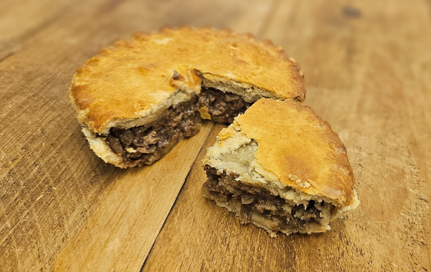 MINCED STEAK & ONION PIE